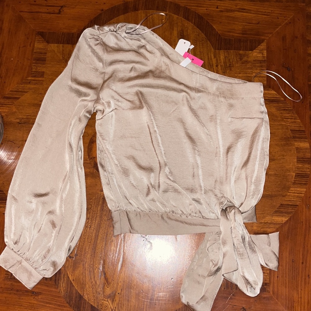 Revolve top - Picture 2 of 2